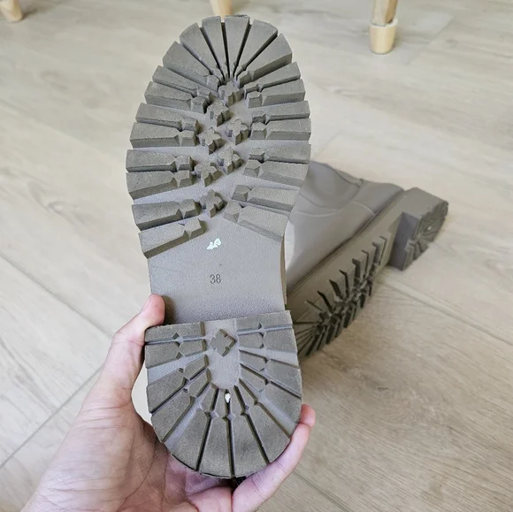 H&M Chunky Lug Sole Chelsea Platform Calf Boots Streetwear Winter Minimalist - Picture 10 of 11